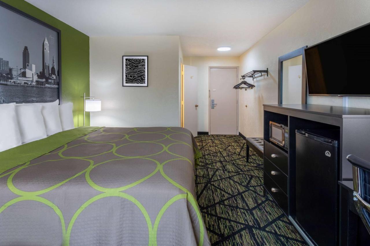 Super 8 By Wyndham Wooster Hotel Eksteriør billede